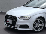・斜めからAudiを見るとプレス技術の高さを感じることができます。
