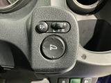 狭い駐車場で便利な電動格納ドアミラーが付いています。
