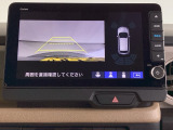 便利な3ビュー切り替え、ガイド線表示付きのバックカメラです。後退時、後方の視界をサポートします