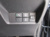 パーキングセンサーや横滑りを防ぐVSA等のスイッチ類は運転席の右側、手の届きやすい位置にあります。