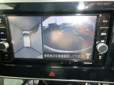 クルマを上空から見下ろしているような映像が画面に映し出されます。ミラーだけでは見え辛い箇所も含め、ひと目で周囲の状況がわかるためスムースに駐車できますね。安全な駐車の手助けになります!