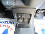 運転席には寒い日に嬉しいシートヒーターがついております!スイッチ一つで切り替えができます!