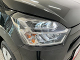 【LEDヘッドライト】現代の主流のライト。明るい光が瞬時に立ち上がり、必要な場所を均一に照らします。寿命も長く省エネで、スタイリッシュなデザインです♪