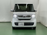 LEDヘッドライトを装備しています。LEDヘッドライトはとても明るく、雨の日や夜間走行も安全・安心です。オートライトコントロール付きで周囲の明るさに応じて自動で点灯・消灯します