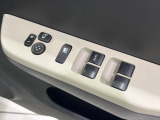 【電動格納ミラー】サイドミラーは電動格納式となっており、狭い駐車場でもキズがつくリスクを抑えられます。