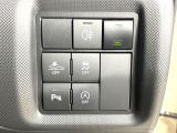 【スマートアシスト】走行中に前方の車両等を認識し、衝突しそうな時は警報とブレーキで衝突回避と被害軽減をアシスト。より安全にドライブをお楽しみいただけます。