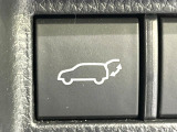 【パワーバックドア】スマートキーや運転席のボタンを押すだけでリアゲートが自動で開閉します!荷物を持っている時や、高い位置にあるバックドアを閉める際に便利な機能です♪