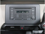 純正AM/FMチューナーラジオ付きCDプレーヤーになります〇