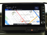 ★地図画面★地図上の文字や記号など細かい表示も鮮明に映し出します。また、スマートフォンのような操作が可能なタッチパネルを採用し、ボタンを探すことなく直感的に操作できます!