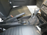 【5MTシフト】農作業などで頼りになる5MT車。路面状況に合わせて意のままに操る走りを楽しみながら力強く活躍してくれます。