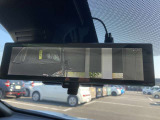 スマートルームミラー・後部座席に人が座っている時や、荷物が多い際でも後方確認がしやすいです。
