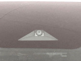 【エマージェンシーブレーキ】走行中に前方の車両等を認識し、衝突しそうな時は警報とブレーキで衝突回避と被害軽減をアシスト。より安全にドライブをお楽しみいただけます。