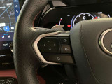 オーディオや運転支援機能などを手元で操作できるステアリングスイッチ。操作時の視線移動が少なく、安全にも貢献します。