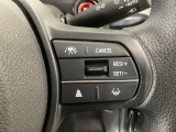 【アダプティブ・クルーズ・コントロール】予め設定した車速内でクルマが自動的に加減速。 前走車との適切な車間距離を維持しながら追従走行し、高速道路でのドライバーの疲労を軽減してくれる嬉しい機能付♪