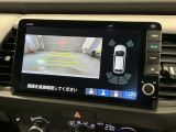 リバースギアに入れるだけで後方の表示へ切り替わります。夜間や雨の日の駐車も楽になりますよ。