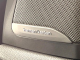 ●harman/kardonサウンドシステム:オーディオ専門メーカーが手掛けるプレミアムスピーカーを装備。多数のスピーカーから、音の粒立ちまで分かる高品質な音楽をお楽しみいただけます。