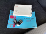 メンテナンスノート【整備記録簿】、取説も揃っています。スマートキーはバッグなどにしまったままボタン操作でエンジンの始動・停止ができて大変便利です。