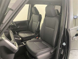 厚みがあって、座り心地のいいシート。運転席も助手席もリラックスしてゆったりと座れます♪