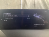 カメラが車線を認識してはみ出しそうになるとステアリングアシストが介入するレーン・キープ・アシストシステムを装備しております。お好みで作動・非作動の設定も可能です。