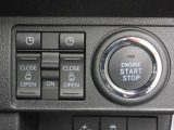 運転席からもスイッチ1つでリヤドアを開閉する事ができます。