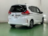 後席の窓には外から車内が見えにくくなるプライバシーガラスを採用。周りを気にせずリラックスして過ごせます