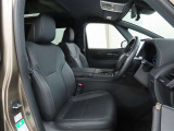長時間の運転でも疲れにくいシートです。