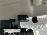 【ドライブレコーダー/車室内】車室内カメラによる車内および車側面の撮影記録が駐車時の安心を高めるとともに、走行中の幅寄せ対策や後方撮影(リヤガラス越し)にも対応しています。