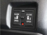 ◆両側電動スライドドア◆狭い駐車場でも乗り降りが楽々♪お子様が隣の車にドアを当ててしまう心配もございません!小さなお子様連れの方もこれで安心。