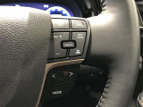 【ステアリングスイッチ】運転中に視線を前に向けたまま画面の操作できます。