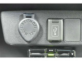 充電用USBポート付き。