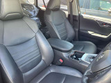 【運転席パワーシート】質感のいいシートを採用されています。スイッチで運転ポジション変えられるのはとっても楽です!ぜひ一度座っていただき体感してください!