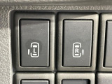 【両側パワースライドドア】スマートキーや運転席のスイッチで後席両側スライドドアの開閉が可能♪電動だから力を入れてドアを開ける必要が無く、小さなお子様でも簡単に開け閉めでき快適です♪