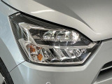 【LEDヘッドライト】現代の主流のライト。明るい光が瞬時に立ち上がり、必要な場所を均一に照らします。寿命も長く省エネで、スタイリッシュなデザインです♪