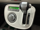 オートエアコン装備しています☆温度に設定をして頂くだけで冷房と暖房に切り替えや風向も自動で切り替えをしますよ!!