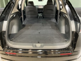 後席背もたれを倒せばちょっと大きめの荷物や長いものを積みたい時に便利です。