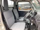 運転席、十分な広さですね!