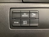 運転席脇のクラスタースイッチ部分にはEVモードの切り替えスイッチ、リアビークルモニタリング、その他走行系スイッチを集中配置しております。