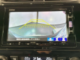 リバースギアに入れるだけで後方の表示へ切り替わります。夜間や雨の日の駐車も楽になりますよ。