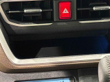 手の届くところにスマートフォンが置けるインパネセンタートレイ