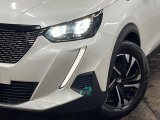 ●LEDヘッドライト:高寿命LEDヘッドライトで、安全運転を支える良好な視界を。