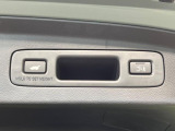 【パワーバックドア】スマートキーや運転席のボタンを押すだけでリアゲートが自動で開閉します!荷物を持っている時や、高い位置にあるバックドアを閉める際に便利な機能です♪