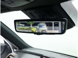デジタルインナーミラー装備!車両後方のカメラの映像をデジタル補正で視認性を向上させてインナーミラー内に表示します♪視界を遮るものがなく、後席に同乗者がいても後方を確認しやすく安心です♪