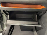 グローブボックス。