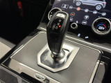 【フロアシフト】直感的な操作性や手に取りやすいレバー位置が特徴です。MTモードはエンジンブレーキやパワフルな加速を要する際など様々なケースで活躍。