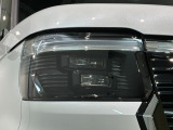 LEDヘッドライトは、点灯の瞬間から最大光量を発揮し、突然暗くなるトンネルなどでの安定感を高めます。