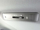 後部座席用にリヤクーラーが装備されています。暑い夏でも涼しい風で快適な空間が広がります。