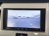 後方モニター表示でバック時の障害物もしっかり見えます!