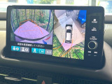 【マルチビューカメラシステム】専用のカメラにより、上から見下ろしたような視点で360度クルマの周囲を確認することができます☆死角部分も確認しやすく、狭い場所での切り返しや駐車もスムーズに行えます。