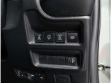 電動のスライドドアで楽々スムース!運転席からも開閉の操作もできます♪キーのスイッチひとつで自動開閉できる便利な機能もついてます♪