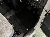 嬉しい純正フロアマット付き♪ 状態も良好です(^^♪